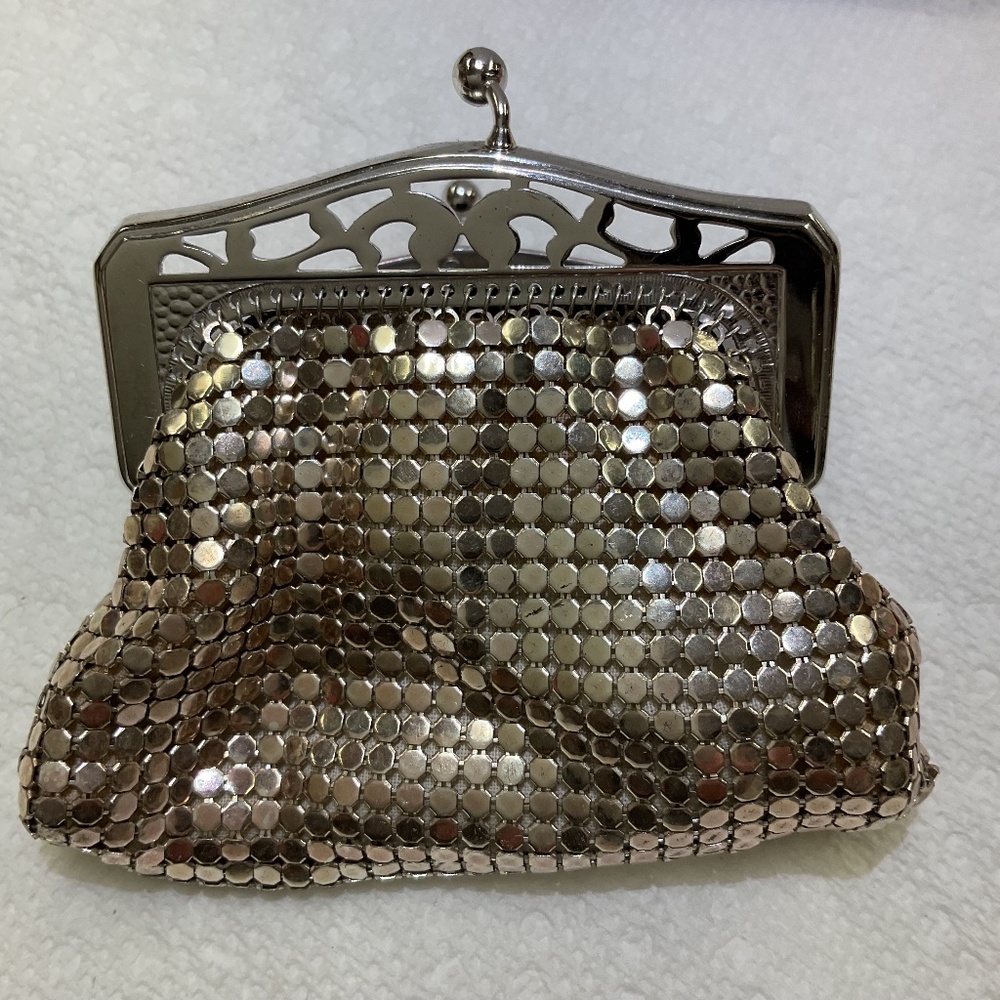 Vintage Whiting and Davis silver tone mesh coin purse